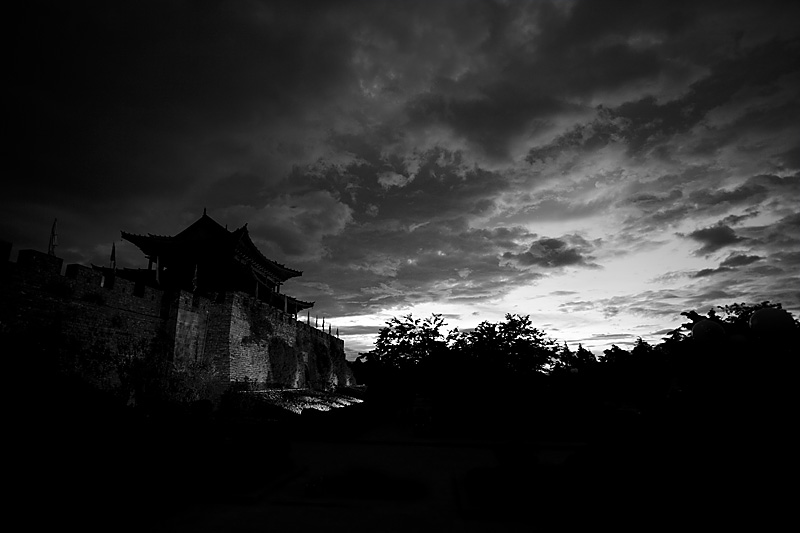South gate of the old city and moody clouds. - Dali, Yunnan, China - Daily Travel Photos