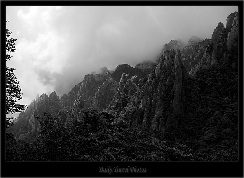 Misty peaks of a mountain - Huangshan, Zhejiang, China - Daily Travel Photos