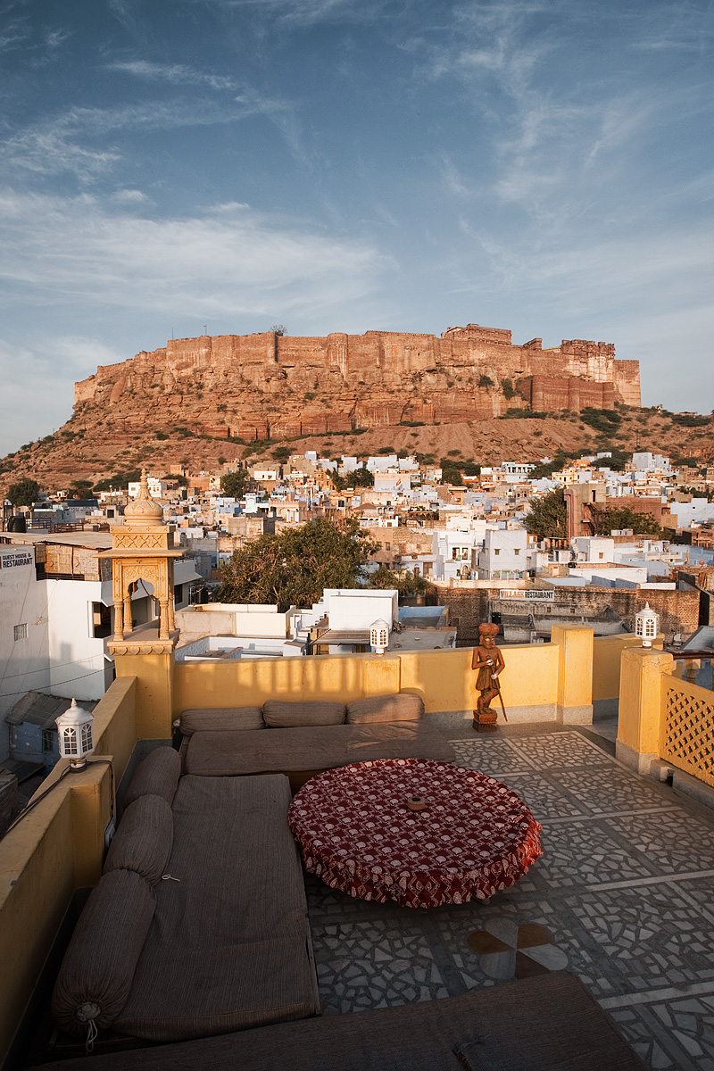 The Mehrangarh fort in Jodhpur and blue Brahmin homes viewed from a rooftop restaurant.- Jodhpur, Rajasthan, India - Daily Travel Photos